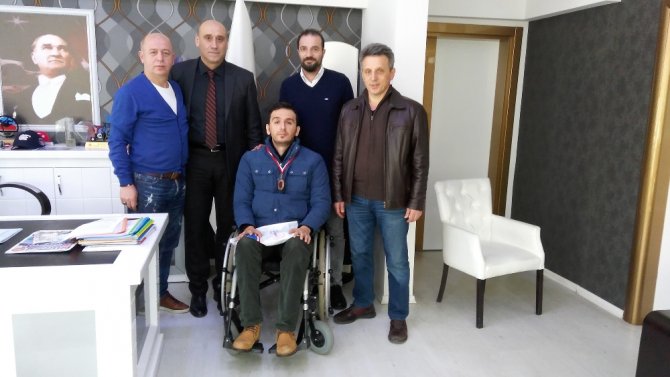 Yüzme Sevdası Yüzünden Sakat Kaldı Ama Pes Etmedi