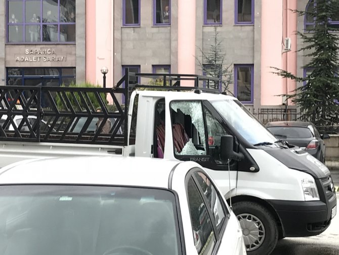 Adalet Sarayı Önünde Silahlı Çatışma: 4 Yaralı