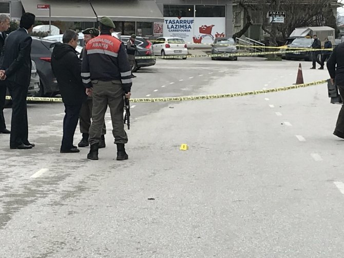 Adalet Sarayı Önünde Silahlı Çatışma: 4 Yaralı