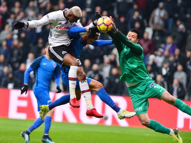 İlk Yarı Beşiktaş’ın Üstünlüğüyle Bitti