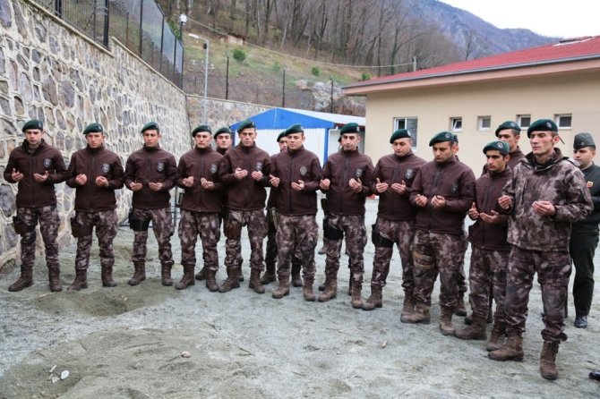 Artvin’de 65 Özel Harekat Polisi Dualarla Göreve Başladı