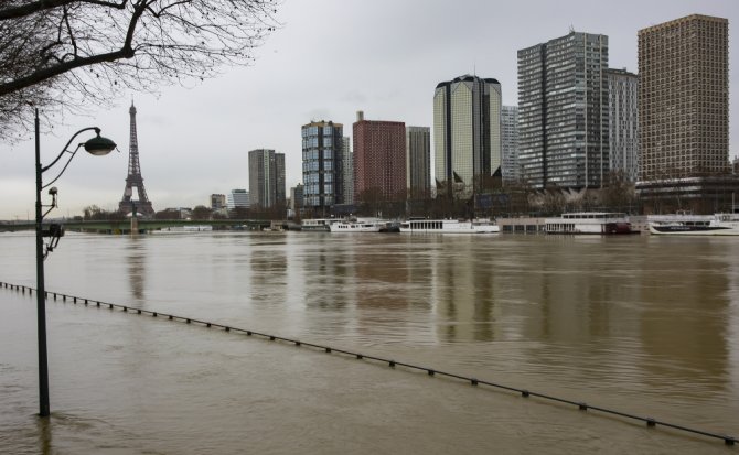 Paris’in Sembolü Seine Nehri Taştı