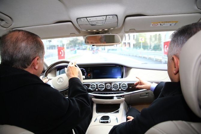 Erdoğan, Açılışını Yaptığı Tünelde Otomobil Kullandı