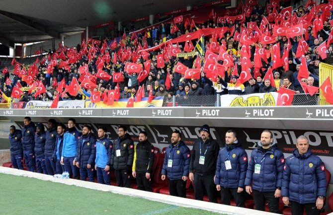 Ankaragücü Taraftarından Afrin’deki Mehmetçiğe Bayraklı Selam