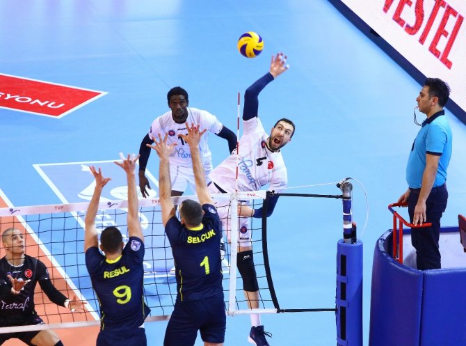 Halkbank Fenerbahçe’ye Set Vermedi