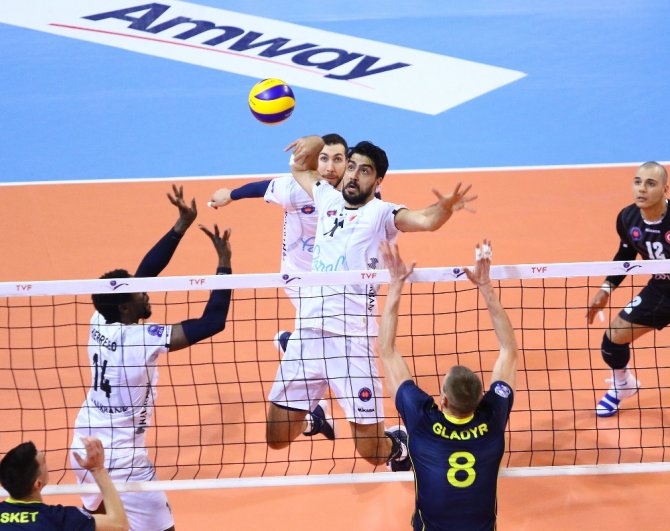Halkbank Fenerbahçe’ye Set Vermedi