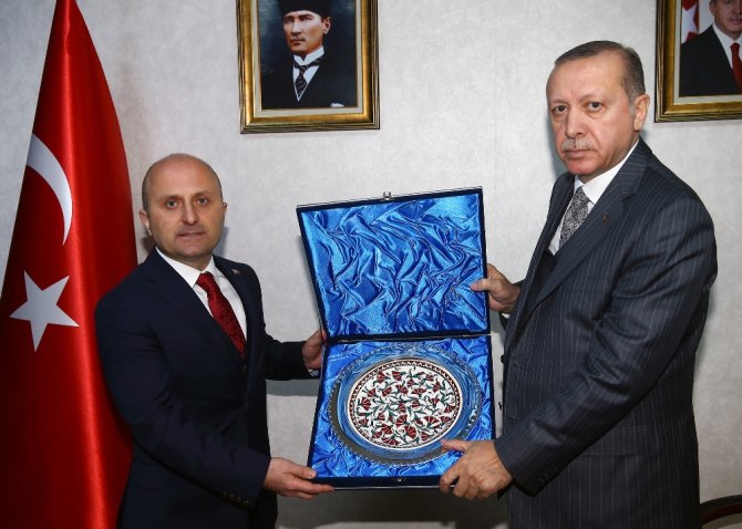 Erdoğan, Amasya Valisi Ve Belediye Başkanını Kabul Etti