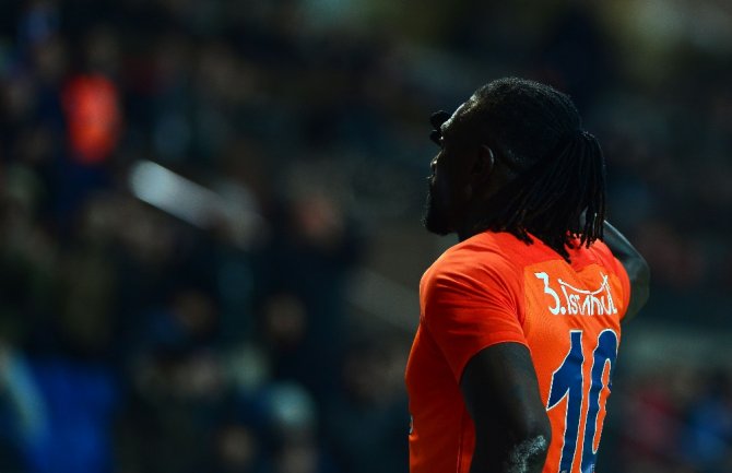 Adebayor’dan Asker Selamı
