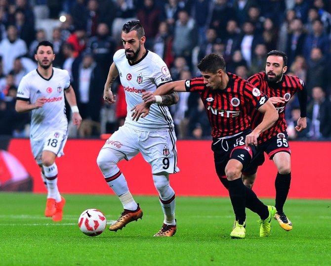 Beşiktaş İlk Yarıda Önde