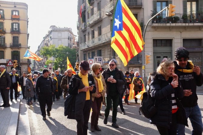 Barcelona’da Puigdemont’a Destek Tam