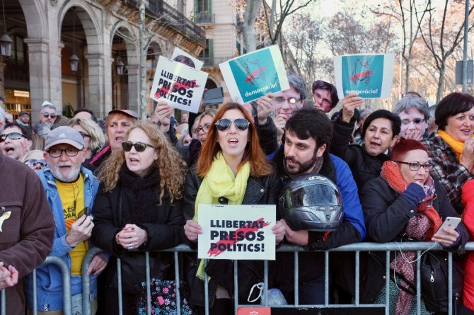 Barcelona’da Puigdemont’a Destek Tam