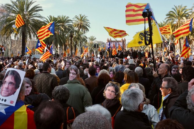 Barcelona’da Puigdemont’a Destek Tam