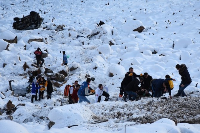 Zigana Dağı’nda Kamyonet Uçuruma Yuvarlandı: 1 Yaralı