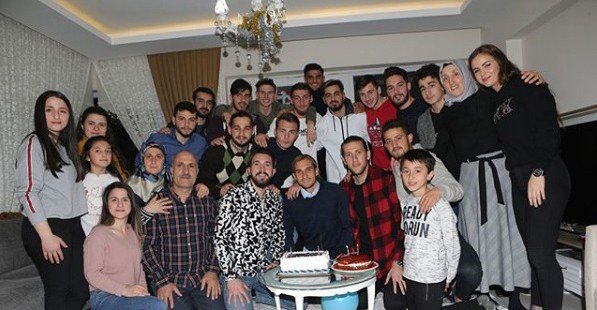 Yusuf Yazıcı, Doğum Gününü Ailesi Ve Arkadaşlarıyla Kutladı