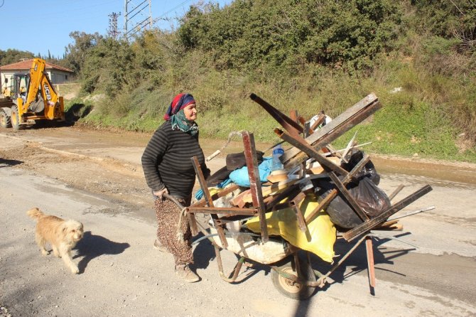 Hacca Gitmek İçin Hurda Topluyor