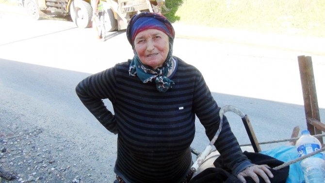 Hacca Gitmek İçin Hurda Topluyor
