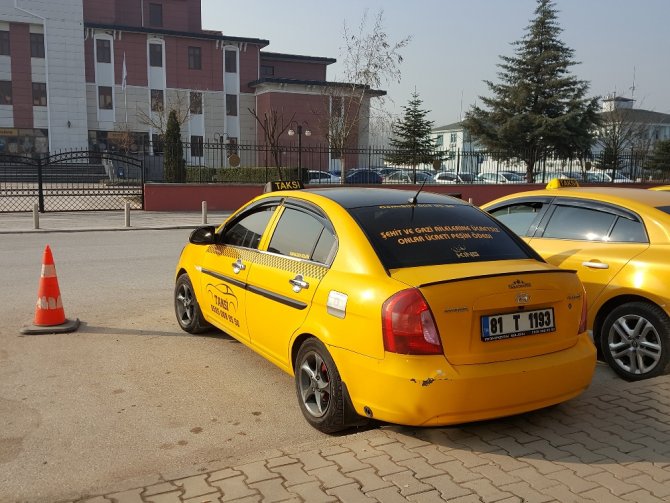 Düzceli Taksiciden Duygulandıran Hareket