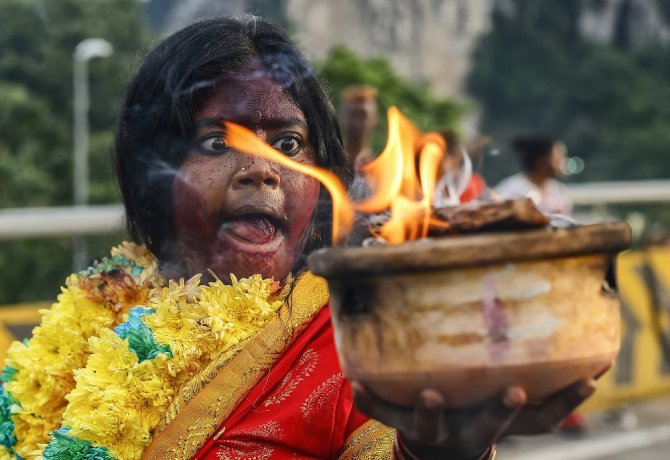 Yüz Binlerce Hindu, Thaipusam Festivali’ne Akın Etti