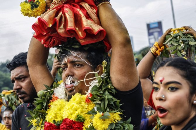 Yüz Binlerce Hindu, Thaipusam Festivali’ne Akın Etti