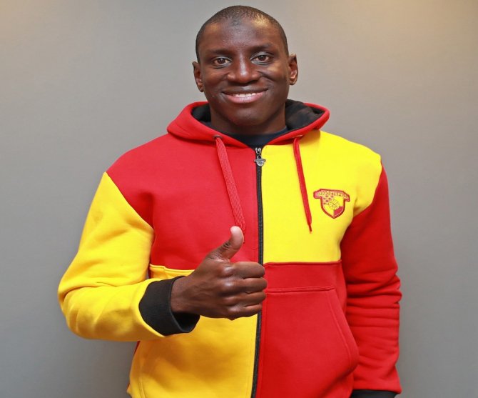 Demba Ba Resmen Göztepe’de