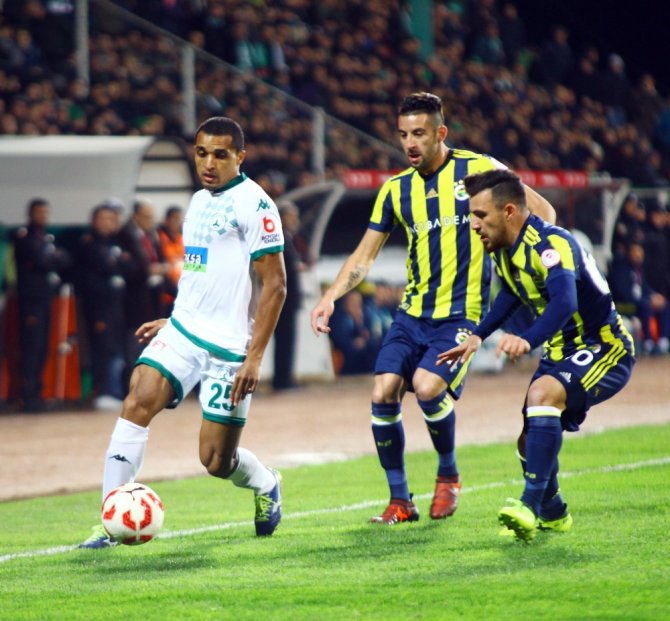 Fenerbahçe İlk Yarıda Önde