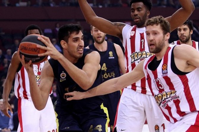 Fenerbahçe Atina’da Dağıldı