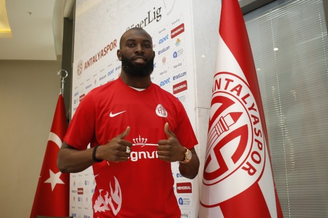 Antalyaspor’un Yeni Transferi Doukara İmzayı Attı