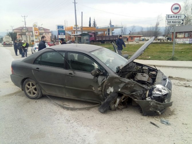Otomobil Önce Yakıt Tankerine Sonra Traktöre Çarptı