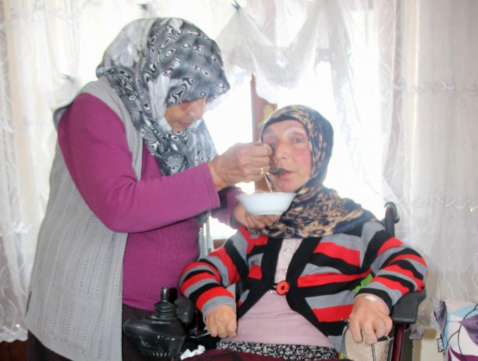 40 Yıldır Yürüyeceği Günü Bekliyor