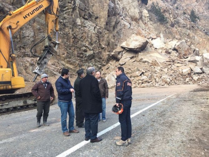 Heyelanda Kapanan Artvin-ardahan Karayoluna Alternatif Yol Açılacak