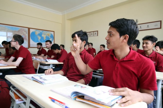 111 Ülkeden Öğrencilere Eğitim Desteği