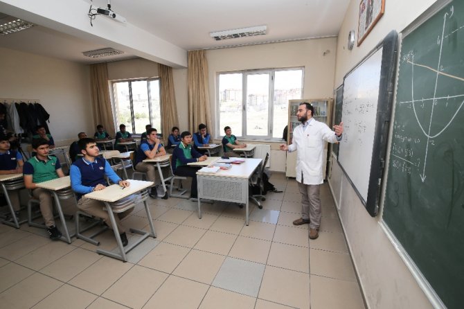111 Ülkeden Öğrencilere Eğitim Desteği