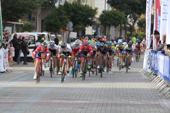 Alanya’da Kadın Sporcular Pedal Çevirdi