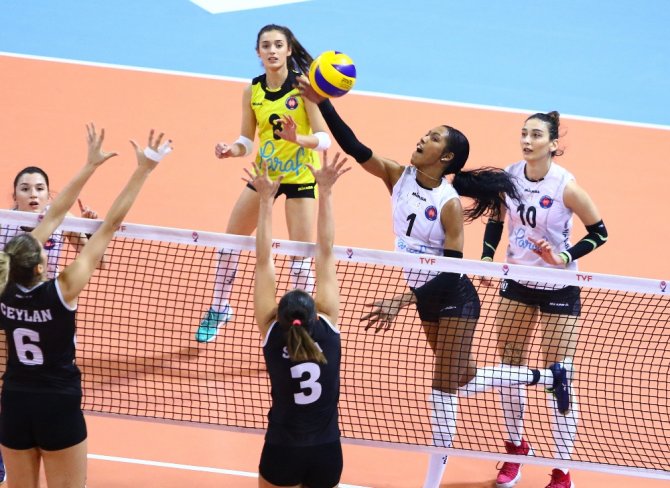 Halkbank Beşiktaş’ı Mağlup Etti