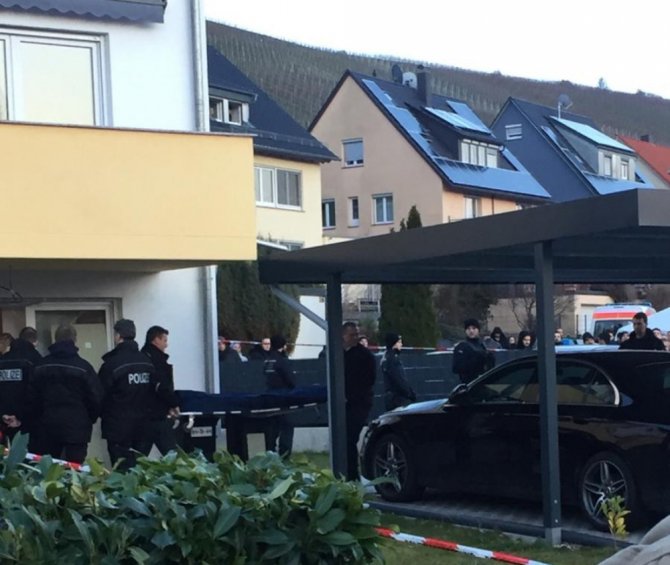 Stuttgart Başkonsolosu Türk Ailenin Öldüğü Evde İnceleme Yaptı