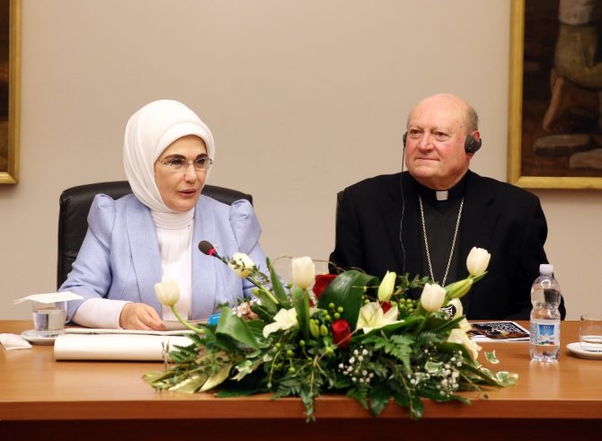 Emine Erdoğan’dan Vatikan’da Konuştu