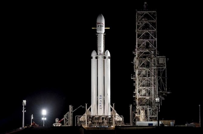 Falcon Heavy Uzaya Fırlatıldı