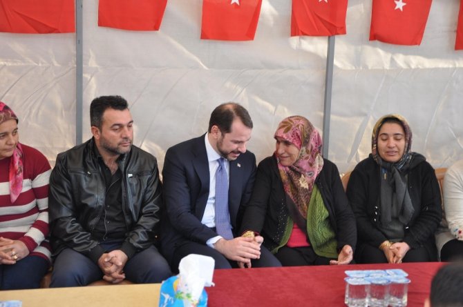 Bakan Albayrak Reyhanlı’da Şehit Ailelerini Ziyaret Etti