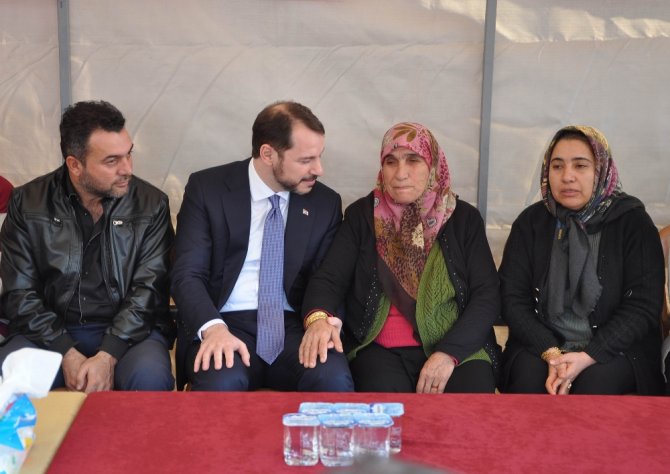 Cumhurbaşkanı Erdoğan Şehit Eşi İle Görüştü