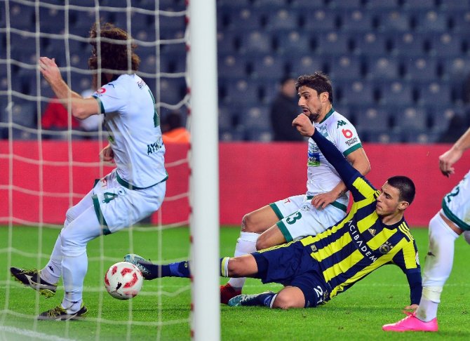 Fenerbahçe İlk Devreyi Önde Kapattı