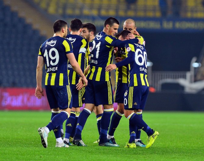 Fenerbahçe İlk Devreyi Önde Kapattı