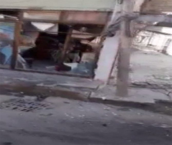 Raco’da Pkk/ypg’li Teröristler Çarşıyı Tahrip Etti