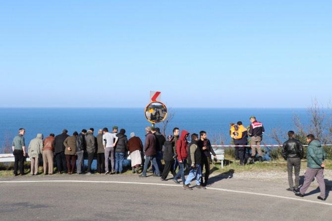 Otomobil 60 Metreden Denize Uçtu, Şoför Kayıp