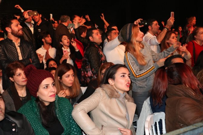 İranlı Turistlerin Mustafa Ceceli Hayranlığı