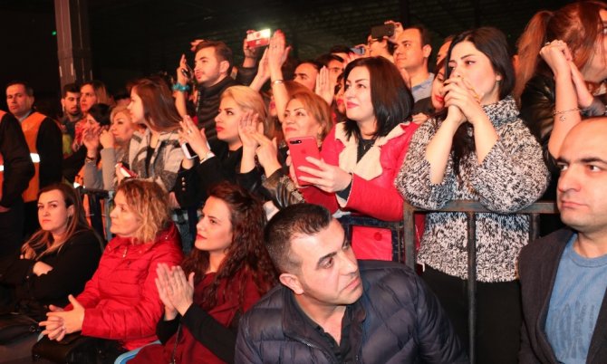 İranlı Turistlerin Mustafa Ceceli Hayranlığı