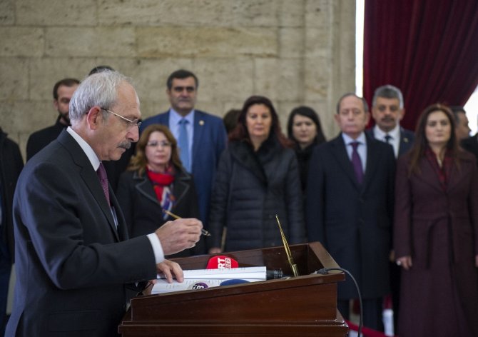 Kılıçdaroğlu, Pm Üyeleri İle Anıtkabir’i Ziyaret Etti
