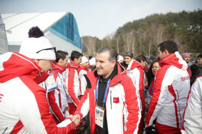 Bakan Bak Olimpiyat Köyünü Ziyaret Etti