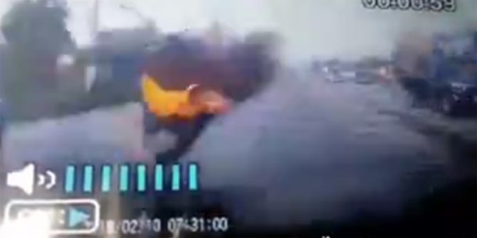 Kadın Sürücü Metrelerce Sürüklendi