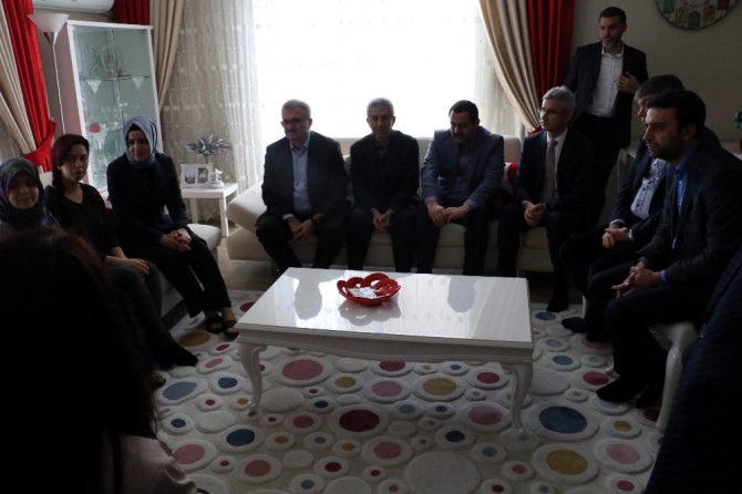 Bakan Kaya’dan Şehit Ailesine Ziyaret