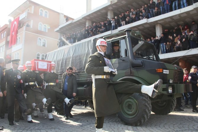 Afrin Şehidini Eşi Üniformasıyla Uğurladı